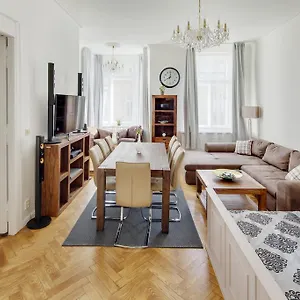 v-kolkovne-old-town-apartment.praguehotelsweb.com/